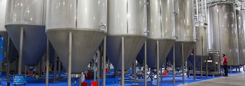 Fermenters-in-Green-Flash-Brewery